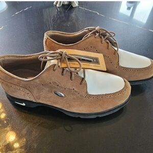 Nike zoom air suede golf shoes new! Size 6
